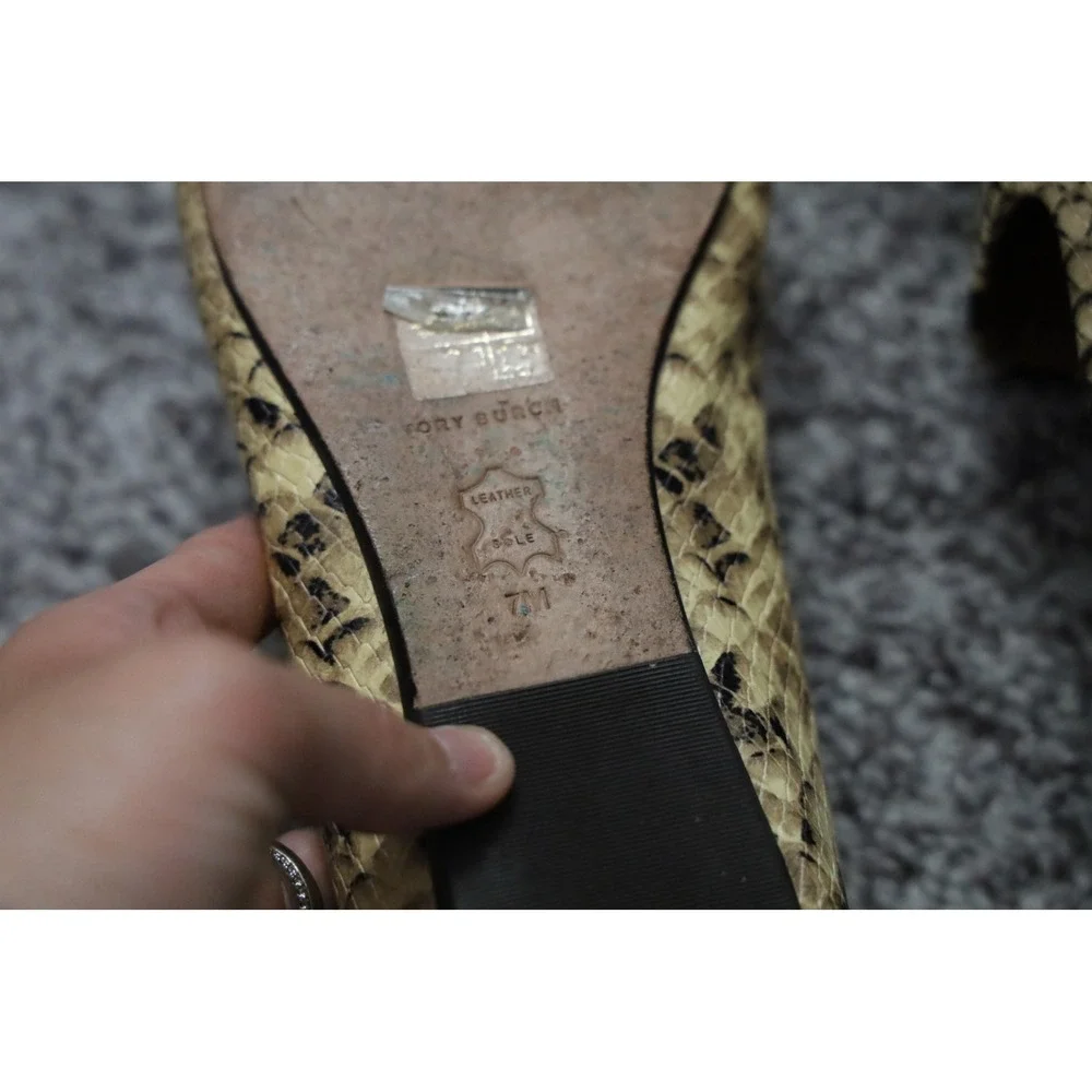 Tory Burch Eleanor Loafer Snake Embossed Leather Gold Logo Flats Size 7M Neutral